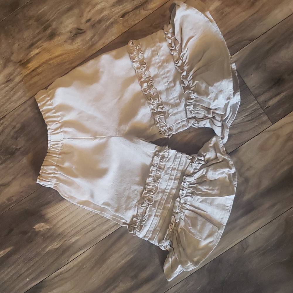 Persnickety khaki ruffle pants